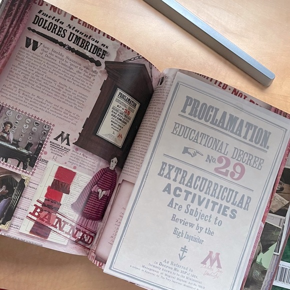 BWT HARRY POTTER FILM WIZARDRY BOOK - Picture 4 of 5